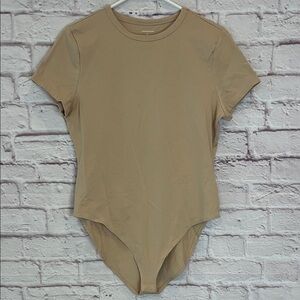 Amazon Essentials Tan Short Sleeve Bodysuit NWOT